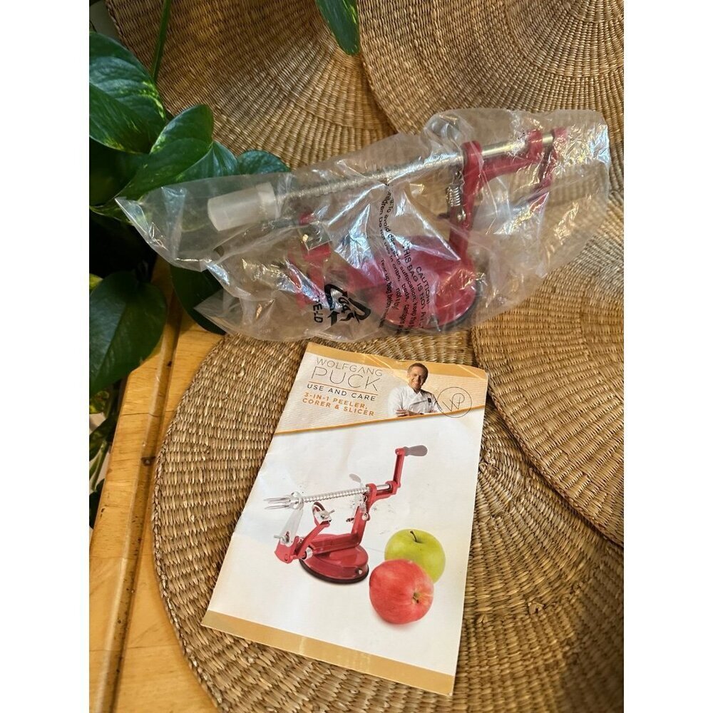 Wolfgang Puck 3 in 1 Peeler Corer & Slicer Apple device